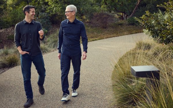 Cook, Chairman, Ternus, CEO: Schimbări MAJORE la Apple!
