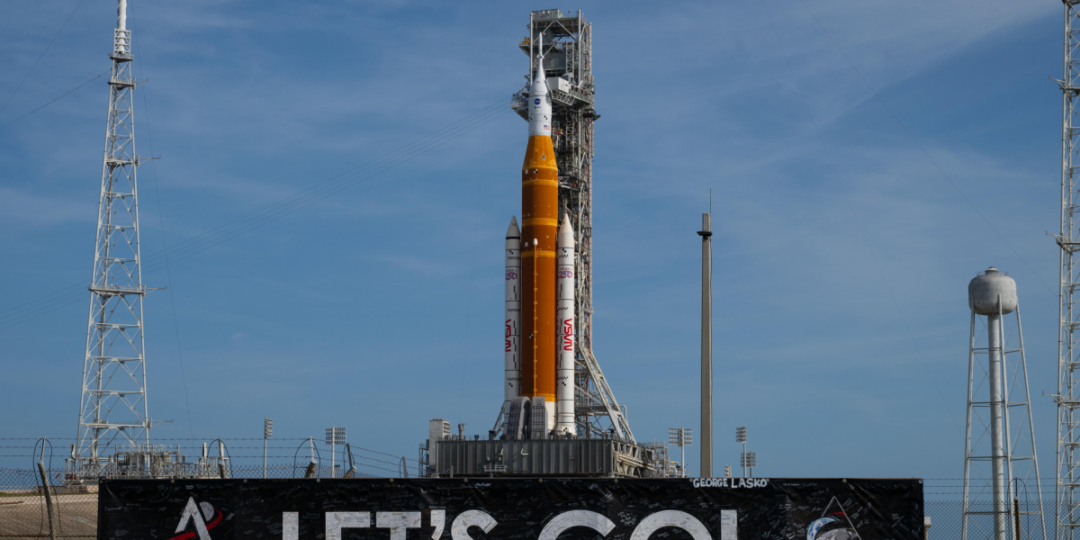 România privește cu speranță și curiozitate spre un nou capitol al explorării spațiale globale, după ce NASA a anunțat lansarea misiunii Artemis II, primul vehicul cu astronauți care va ajunge spre Lună în peste jumătate de secol