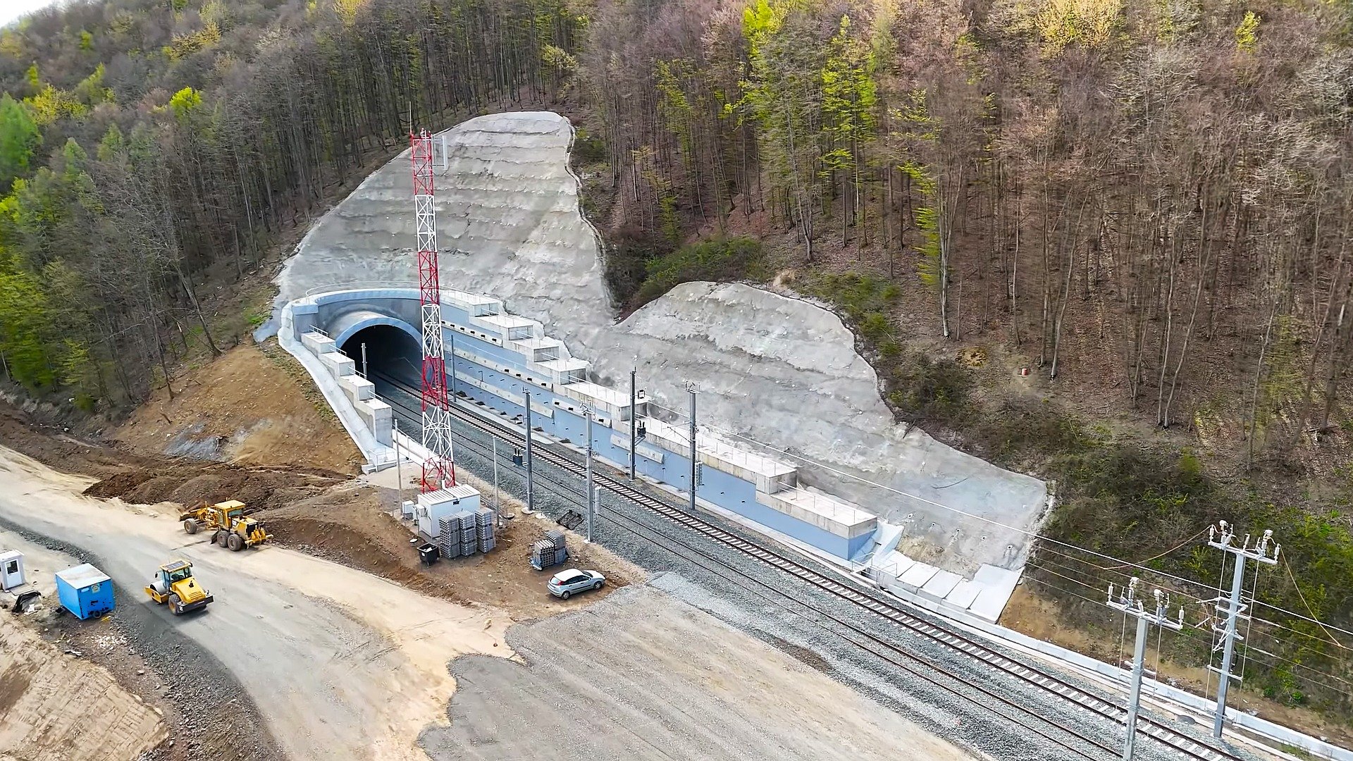 Compania Naţională de Administrare a Infrastructurii Rutiere (CNAIR) a început lucrările pentru un nou tunel pe autostrada Sibiu-Pitești, în cadrul secțiunii 2, Boița-Cornetu