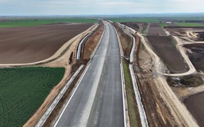 Autostrada Transilvania trece, cel puțin teoretic, printr-un proces de relansare, iar cel mai avansat tronson, între Nușfalău și Borș II, promite să fie gata înainte de termenul stabilit oficial