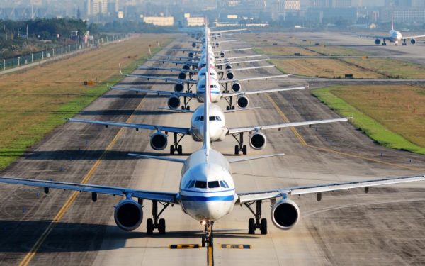 Avionul la sol: O companie aeriană suspendă zborurile pe timpul verii, dezastru în călătorii!