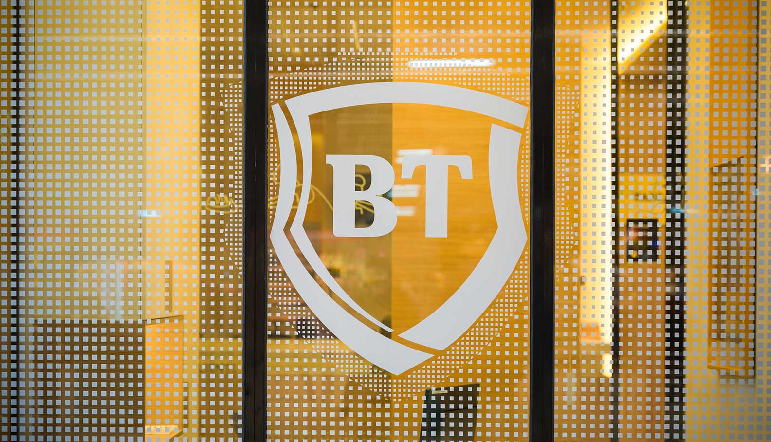 Banca Transilvania anunță programul pentru Paștele Ortodox 2026 și alternativele de banking non-stop Banca Transilvania (BT), cea mai mare bancă din România, a comunicat programul unităților sale pentru perioada sărbătorilor pascale din 2026