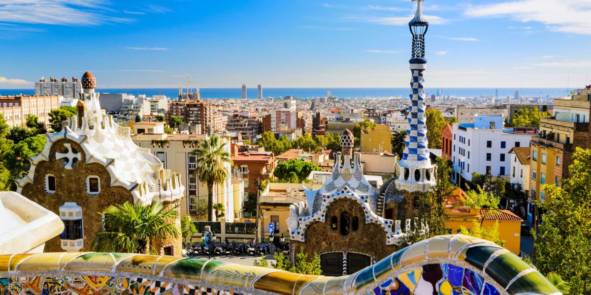 Începând cu 1 aprilie 2026, Barcelona a majorat taxa turistică, dublând tarifele pentru vizitatori