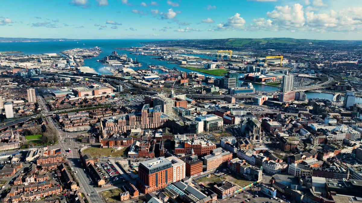 Inul din Belfast: De la fabrici la catwalk, o nouă identitate culturală