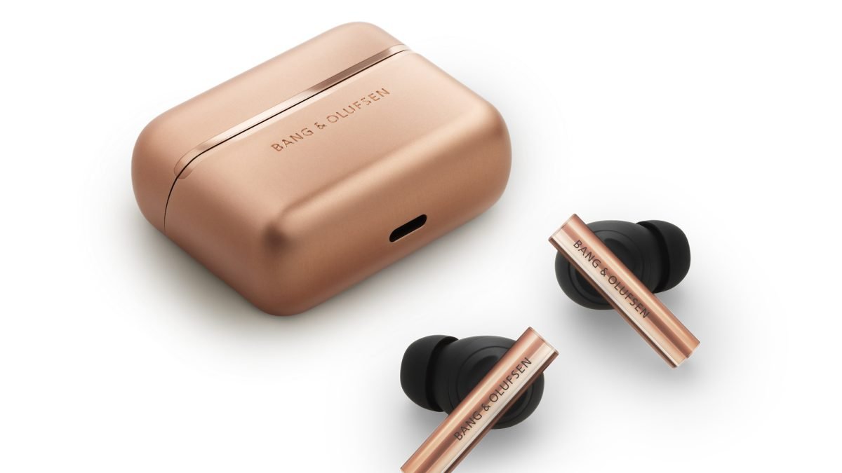 Bang & Olufsen dă lovitura: Căștile Beo Grace Honey Tone, lux la preț pe măsură