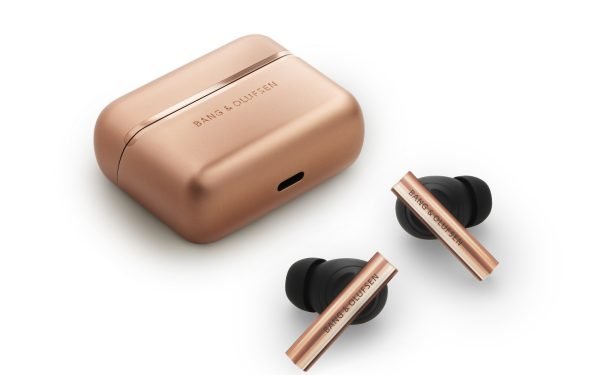 Bang & Olufsen dă lovitura: Căștile Beo Grace Honey Tone, lux la preț pe măsură