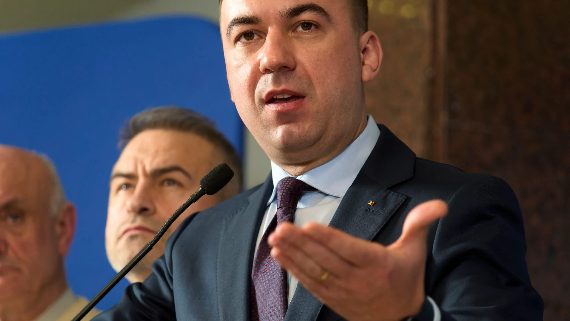 Prețurile la carburanți, impact întârziat după redeschiderea Strâmtorii Ormuz Efectele redeschiderii Strâmtorii Ormuz, un punct vital pentru comerțul global, nu vor fi resimțite imediat de șoferi la pompă
