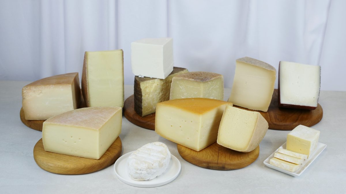 România, lansare istorică: Prima selecție de brânzeturi maturate, de experți