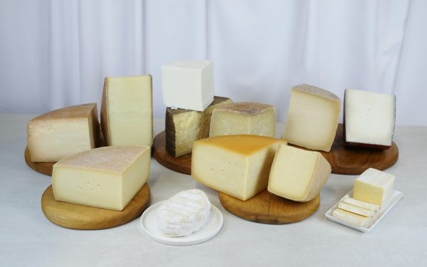 România, lansare istorică: Prima selecție de brânzeturi maturate, de experți