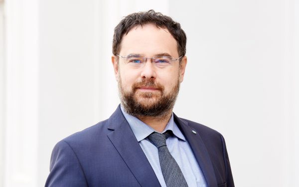 CFA România: Listarea companiilor de stat, o șansă pentru economie?