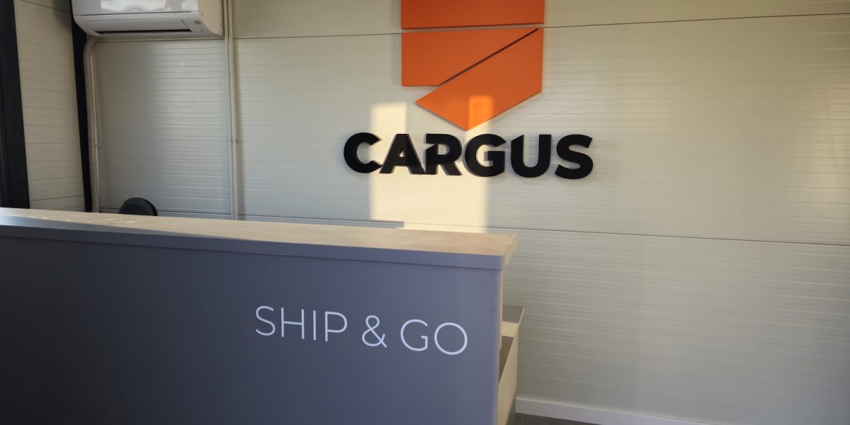 Cargus extinde rețeaua de livrare prin parteneriat cu lanțul FROO Firma românească de curierat Cargus, recent preluată de Sameday, a anunțat marți un nou parteneriat cu lanțul de magazine FROO, dezvoltat de grupul polonez Żabka
