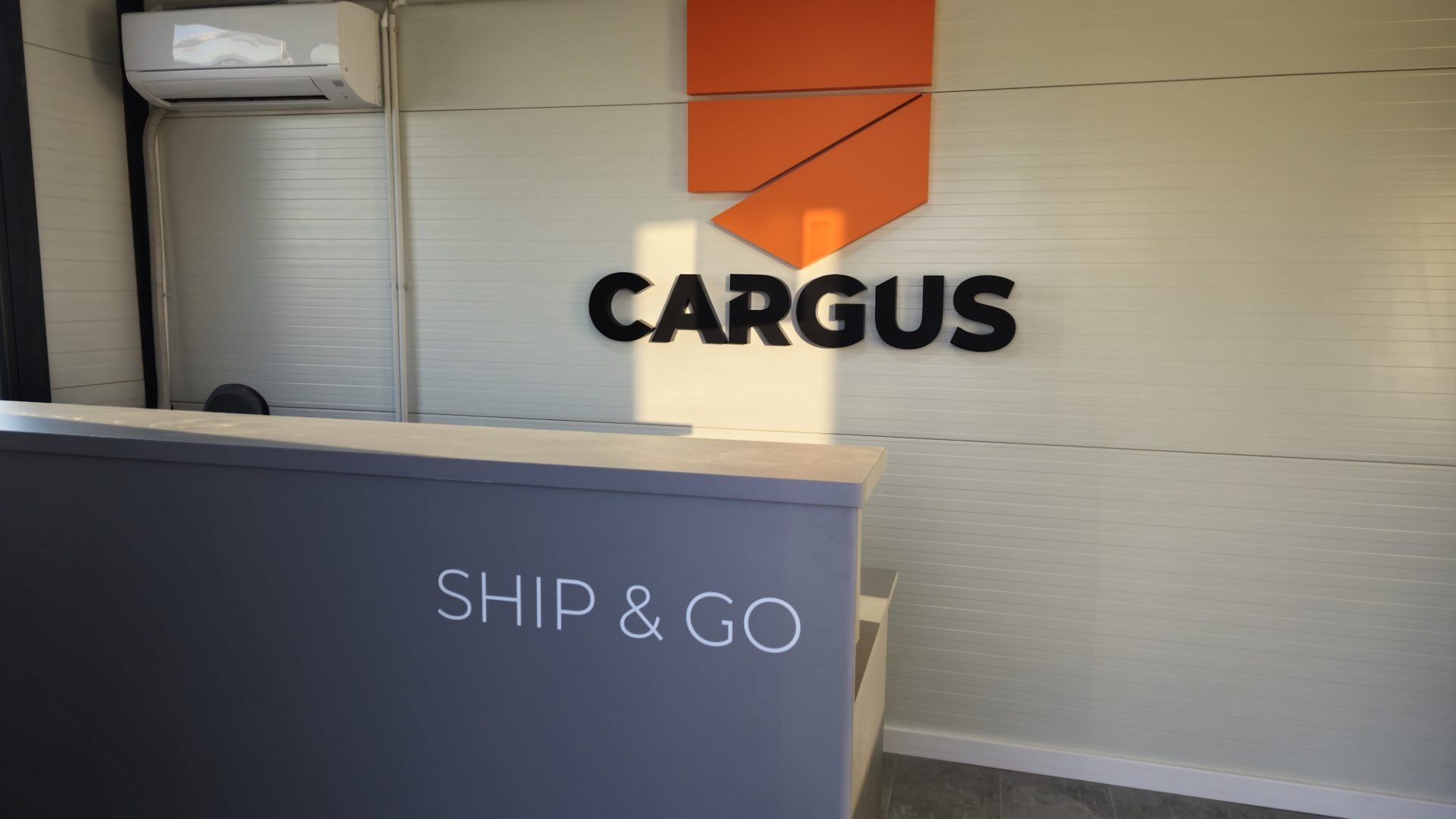 Cargus extinde rețeaua de livrare prin parteneriat cu lanțul FROO Firma românească de curierat Cargus, recent preluată de Sameday, a anunțat marți un nou parteneriat cu lanțul de magazine FROO, dezvoltat de grupul polonez Żabka