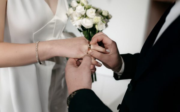 Căsătoria, secretul longevității? Studiu ULUITOR pe 4 milioane de cazuri