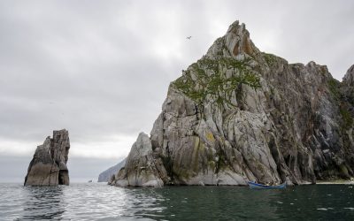 O strâmtoare reprezintă o cale navigabilă naturală, îngustă, care face legătura între două mase mari de apă, cum ar fi oceane sau mări