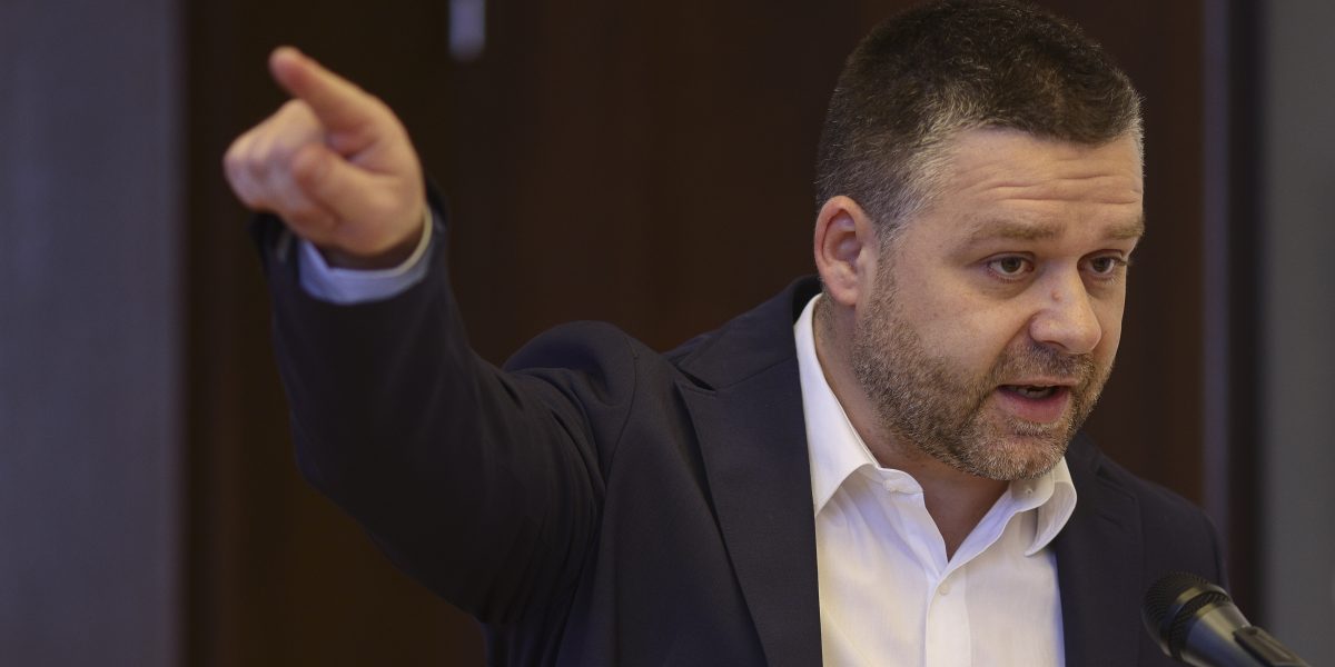 Primăria Capitalei se afla într-un proces amplu de restructurare, după ce Consiliul General a aprobat, joi, planul de reducere a personalului și reorganizare a instituțiilor subordonate, inițiat de primarul Ciprian Ciucu