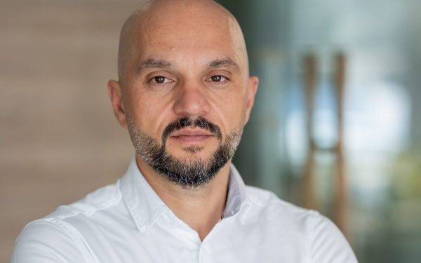 Șoc în curierat: Fan Courier schimbă strategia. Ce se închide și ce pot face clienții