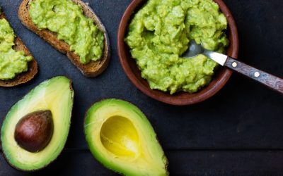 Cum să faci un avocado tare moale în 5 minute pentru un guacamole de nota 10