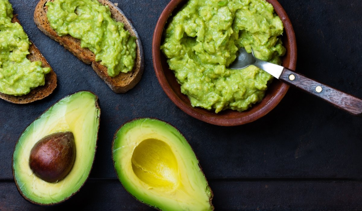 Cum să faci un avocado tare moale în 5 minute pentru un guacamole de nota 10