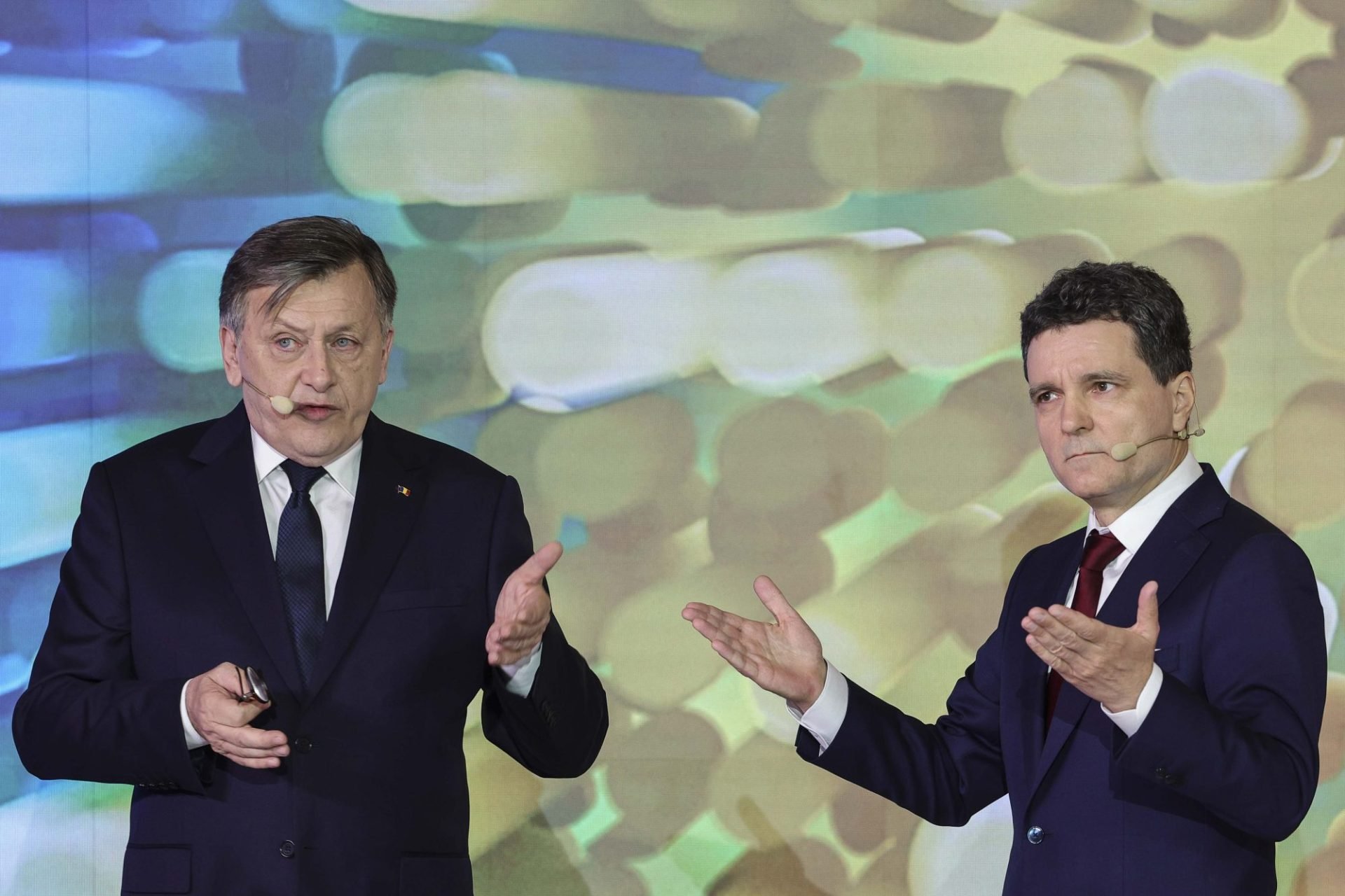 Fostul candidat la prezidențiale Crin Antonescu a comentat pe Facebook criticile aduse de susținătorii lui Nicușor Dan numirilor de procurori făcute de președintele României