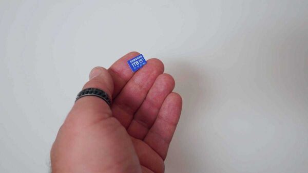 Samsung lansează cardul de memorie microSDXC PRO Plus de 1TB, destinat filmărilor 4K și gamingului portabil Samsung a extins oferta de carduri microSDXC cu modelul PRO Plus de 1TB, o soluție rapidă și sigură pentru nevoile moderne de stocare, într-un context în care video în rezoluție 4K și jocurile pe console sau dispozitive mobile devin tot mai populare