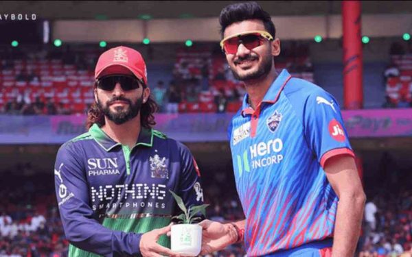 De ce poartă RCB tricoul verde în meciul cu DC în IPL 2026?