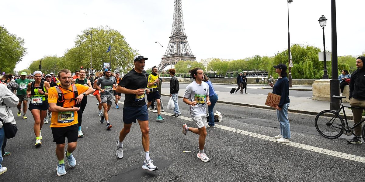 Maratonul de la Paris, programat pe 12 aprilie, aduce în centrul atenției cei 60.000 de participanți care vor alerga prin străzile capitalei franceze