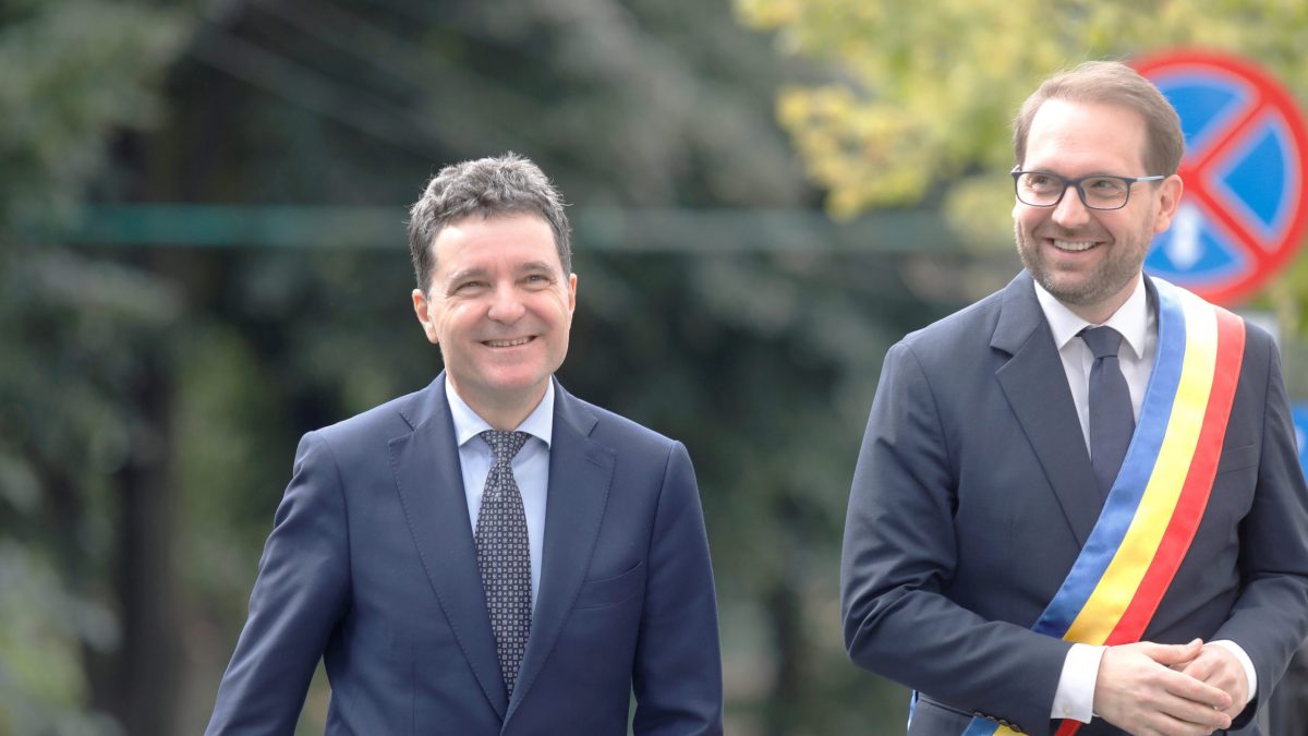 USR, relații bune cu Klaus Iohannis. PSD, pe scena pe 20 aprilie