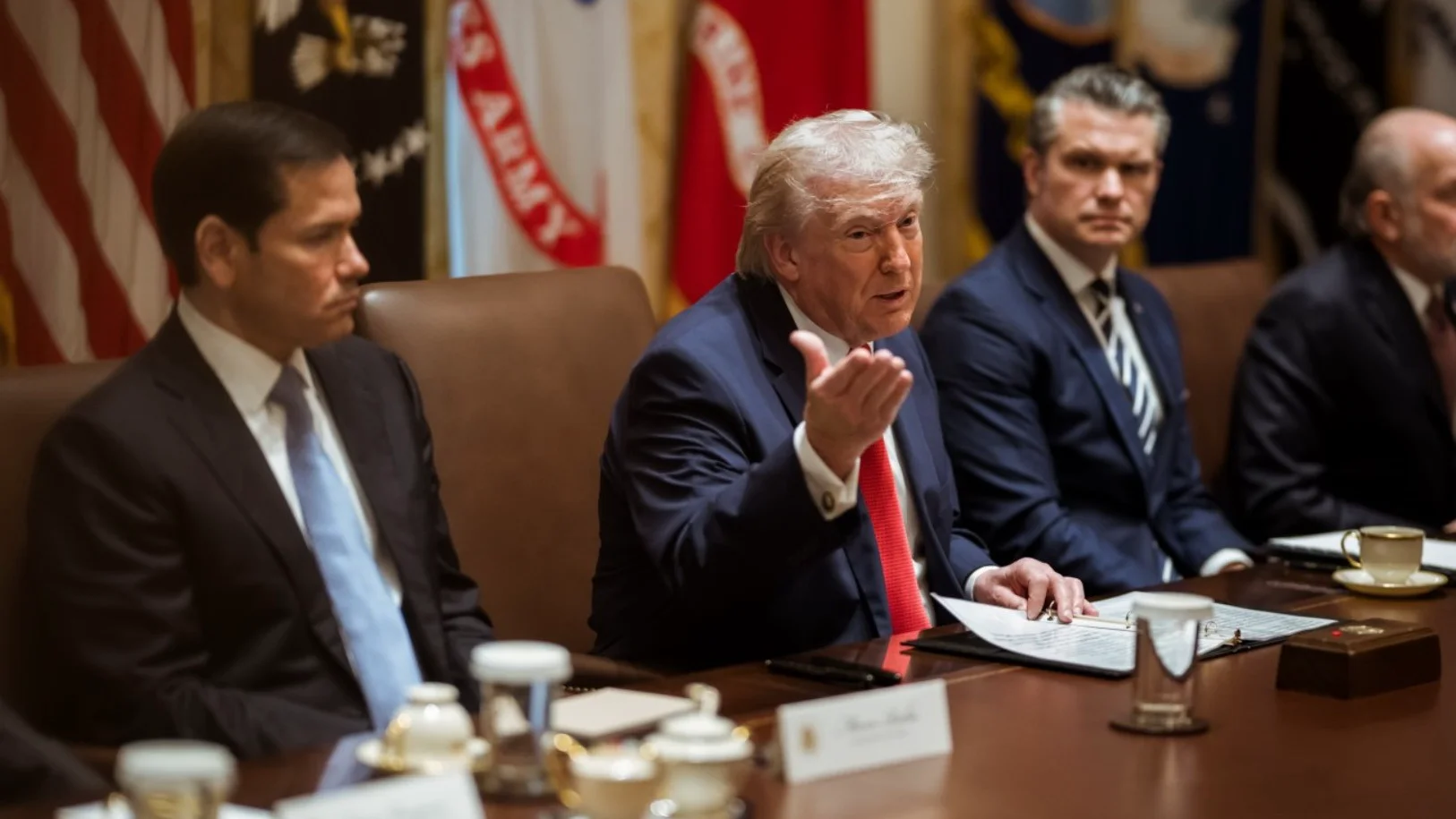 Președintele american DONALD Trump a acordat o nouă amânare Iranului, prelungind ultimatumul cu două săptămâni, cu puțin timp înainte de expirarea termenului limită pentru redeschiderea Strâmtorii Ormuz