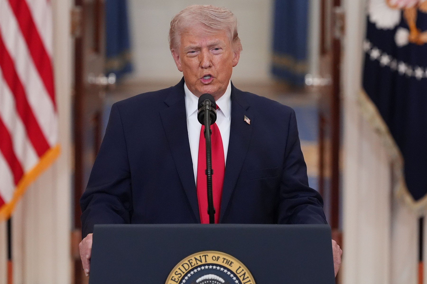 Donald Trump anunță că războiul cu Iranul se va încheia în curând, dar evită să ofere un calendar clar Președintele american Donald Trump a susținut miercuri seara un discurs televizat în care a indicat că Statele Unite sunt foarte aproape de concluzia conflictului cu Iranul, afirmând că obiectivele strategice ale intervenției militare sunt aproape de a fi atinse, iar Iranul este „practic decimat”