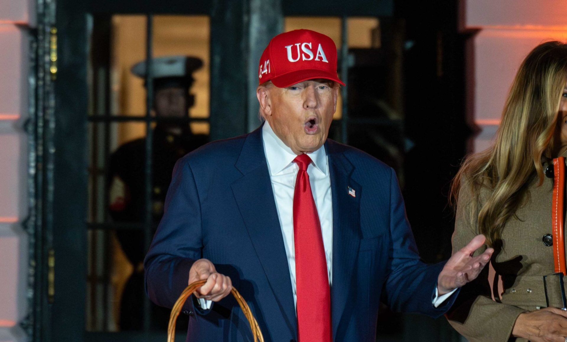 Trump, REACȚIE SCURTĂ la întrebarea despre alegerile din Ungaria, apoi… stânga-mprejur