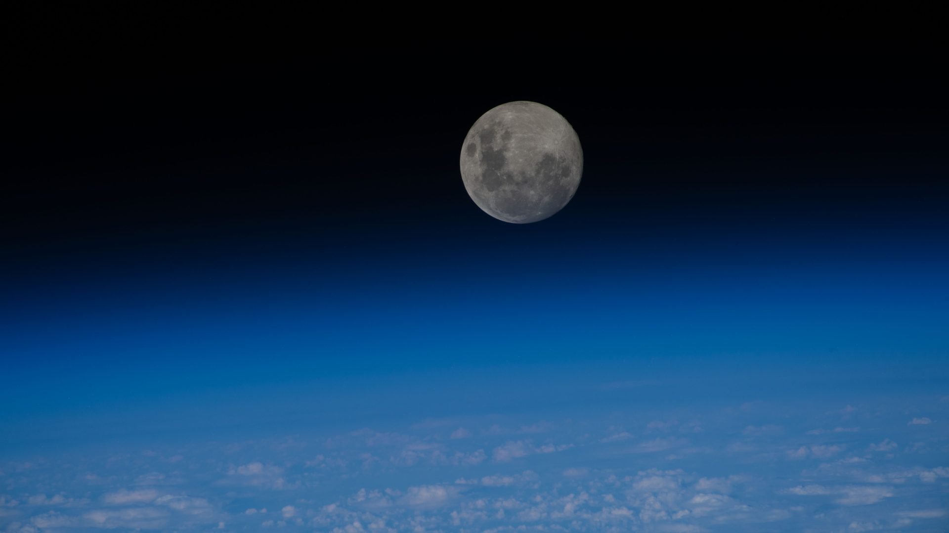 Echipajul Expedition 74 de pe Stația Spațială Internațională (ISS) a realizat, în ultimele zile, o serie de activități menite să mențină și să avanseze cercetările științifice în microgravitate, dar și să se pregătească pentru misiunea crucială Artemis II, programată să lanseze din Florida