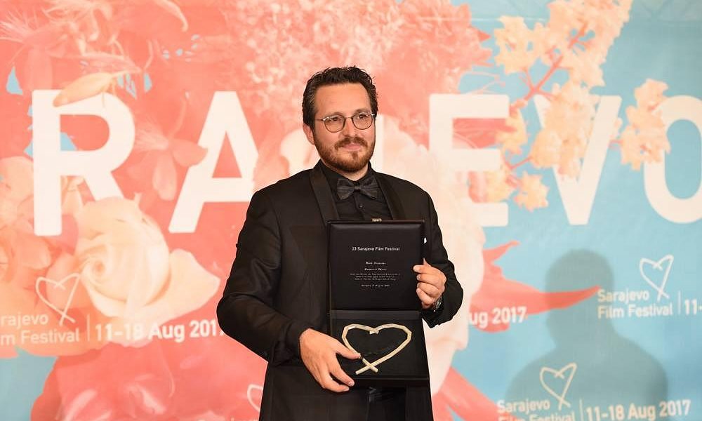 Emanuel Pârvu, regizorul român recompensat la Cannes, selectat la Investors Circle Regizorul Emanuel Pârvu se numără printre cei opt regizori selectați pentru a-și prezenta proiectele la Investors Circle, inițiativa Marché du Film, care conectează investitorii privați cu proiecte cinematografice