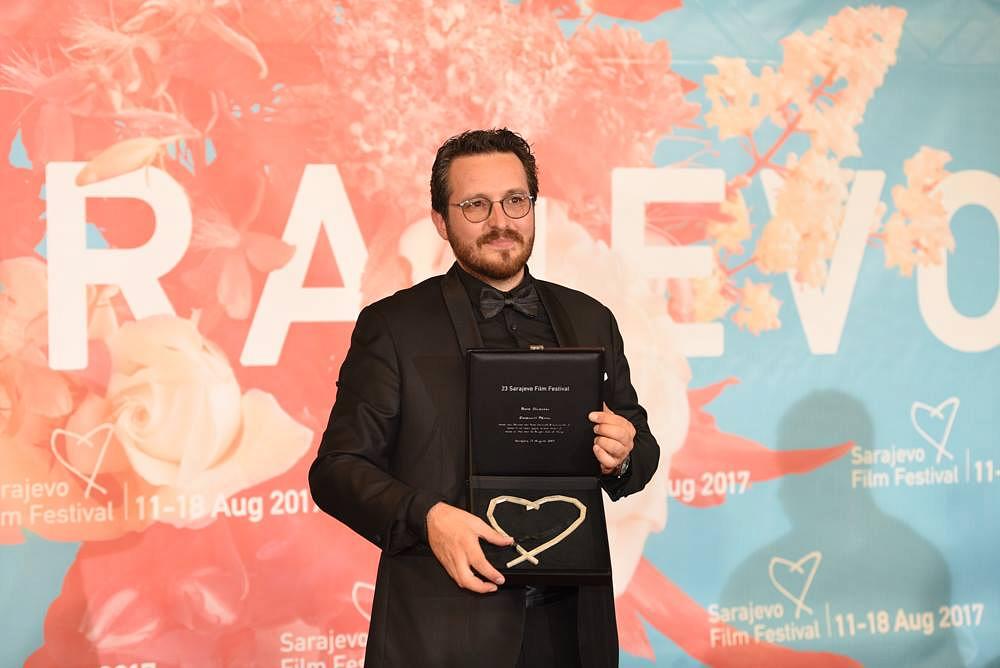 Emanuel Pârvu, regizorul român recompensat la Cannes, selectat la Investors Circle Regizorul Emanuel Pârvu se numără printre cei opt regizori selectați pentru a-și prezenta proiectele la Investors Circle, inițiativa Marché du Film, care conectează investitorii privați cu proiecte cinematografice