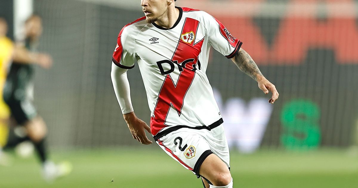 ANDREI RAȚIU, PROBLEME MEDICALE ÎNAINTE DE MECIUL CU AEK ATENA Fundașul român Andrei Rațiu, în vârstă de 27 de ani, s-a antrenat separat de restul echipei Rayo Vallecano, înaintea meciului crucial cu AEK Atena din Conference League