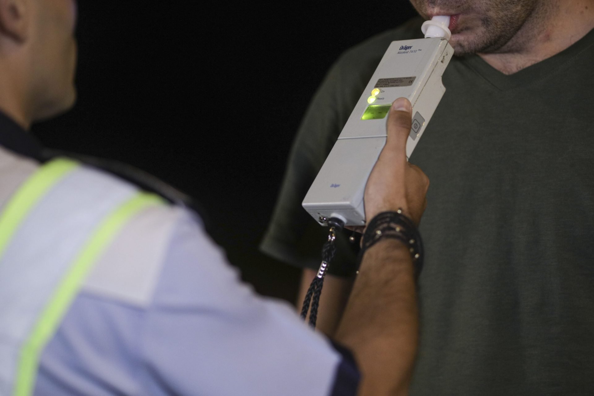 Polițiștii Brigăzii Rutiere din București au aplicat, în noaptea de sâmbătă spre duminică (4 spre 5 aprilie), amenzi în valoare de peste 24.000 de lei șoferilor care au încălcat legislația rutieră, după o acțiune de verificare în trafic desfășurată pe mai multe artere din Capitală