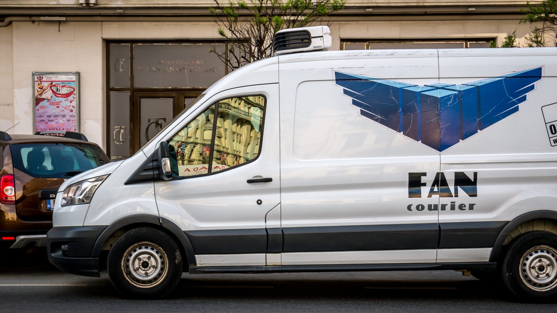 FAN Courier dă lovitura: Închide toate recepțiile! Ce schimbări aduce?