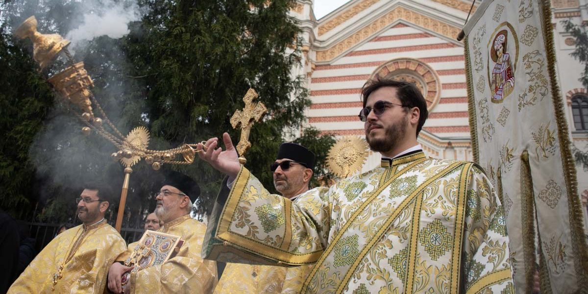 Credincioşii ortodocşi şi greco-catolici din România au sărbătorit duminică Intrarea Domnului în Ierusalim, cunoscută și ca Floriile, eveniment marcant în calendarul creștin