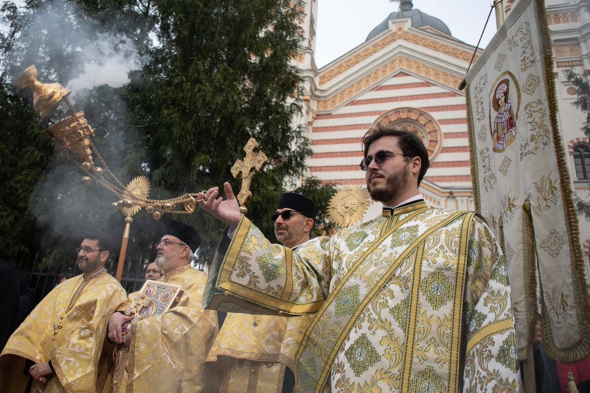 Credincioşii ortodocşi şi greco-catolici din România au sărbătorit duminică Intrarea Domnului în Ierusalim, cunoscută și ca Floriile, eveniment marcant în calendarul creștin