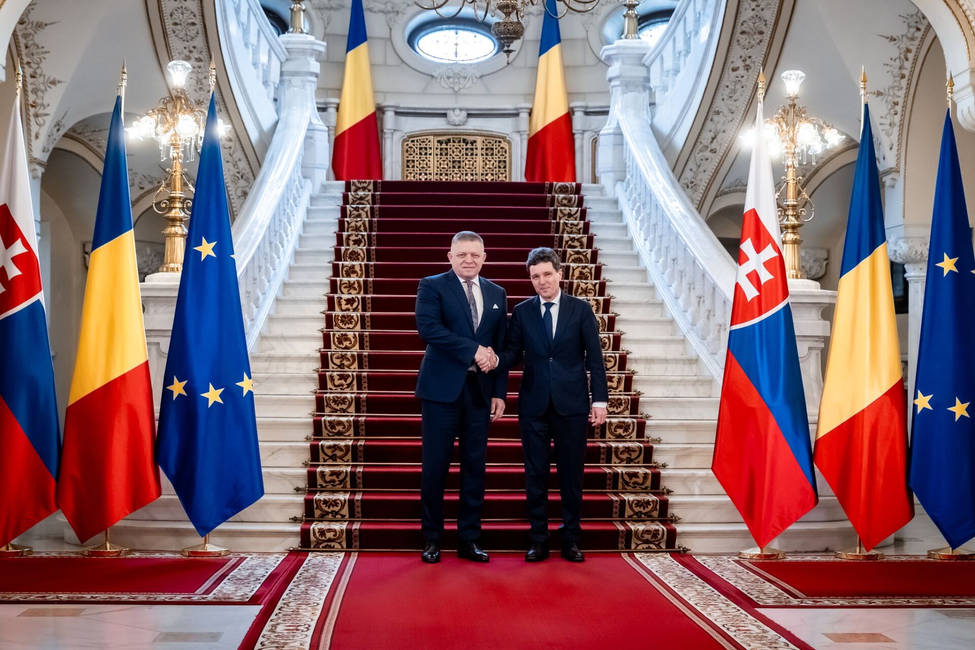 Prim-miniștrii Slovac și român discută despre energie și cooperare bilaterală în contextul sancțiunilor