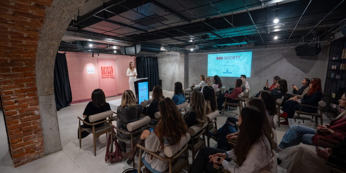 P, RED Society oferă peste 50% reducere la produse menstruale și consultații ginecologice pentru eleve și studente