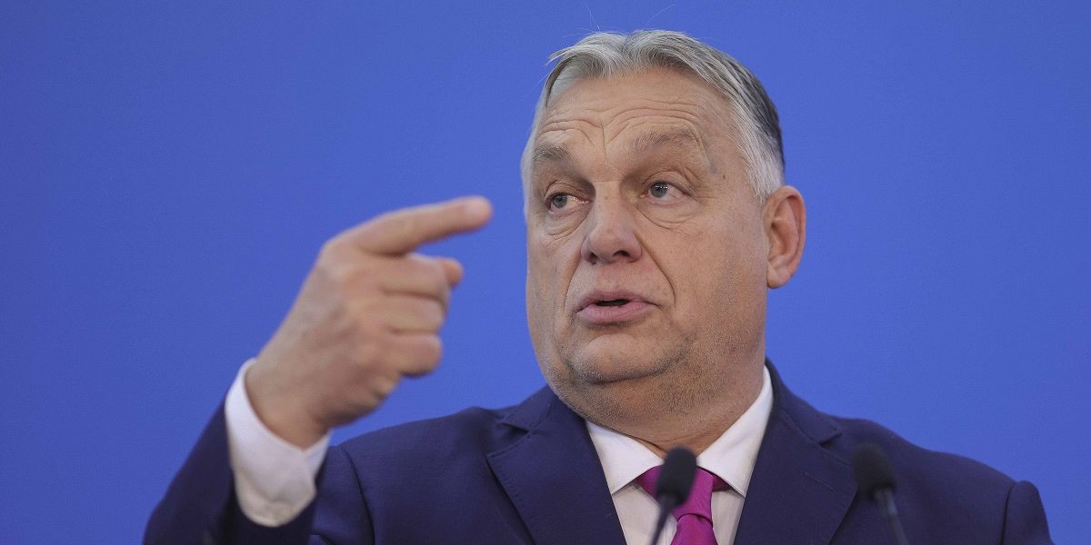 Premierul Viktor Orban recunoaște că nu știe cine a plasat explozibilii în Serbia, în ciuda acuzațiilor anterioare Premierul ungar Viktor Orban a mărturisit luni că nu are informații precise despre cine ar fi putut amplasa explozibilii descoperiți în apropierea frontierei cu Serbia