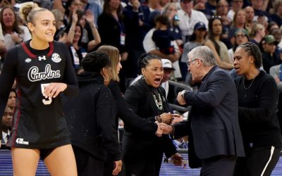 Geno Auriemma, antrenorul principal al echipei UConn, și-a cerut scuze public pentru comportamentul său impulsiv de la finalul meciului cu South Carolina, la Final Four-ul feminin din baschet universitar american