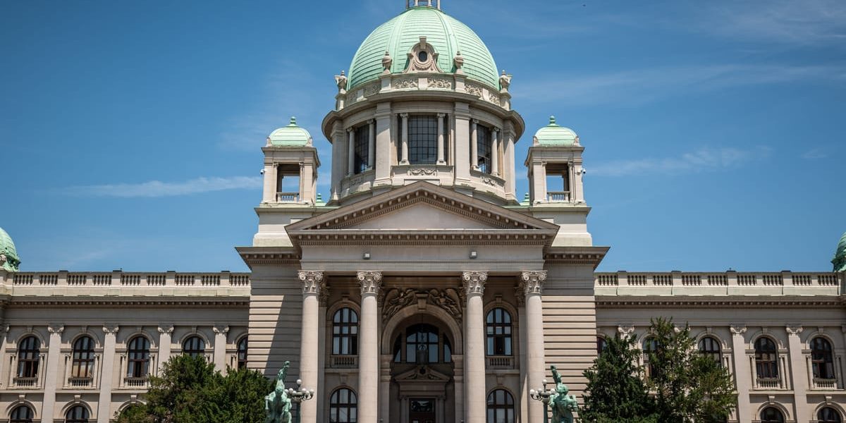 Europa taie fonduri SERBIEI: Până la 1,5 miliarde € din cauza democrației?