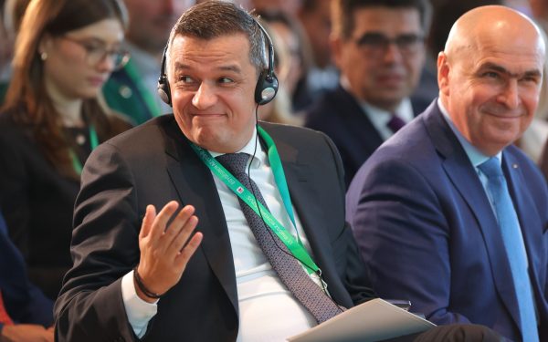 Presa străină, după retragerea sprijinului pentru premier: România, în prag de criză