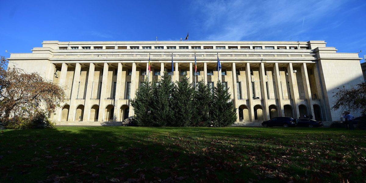 Premierul Ilie Bolojan a dispus intensificarea controalelor în teren la exploatarea agregatelor minerale Premierul Ilie Bolojan a anunțat, luni, o măsură de amploare pentru verificarea activităților de exploatare a agregatelor minerale, după o şedinţă de lucru desfășurată la Palatul Victoria