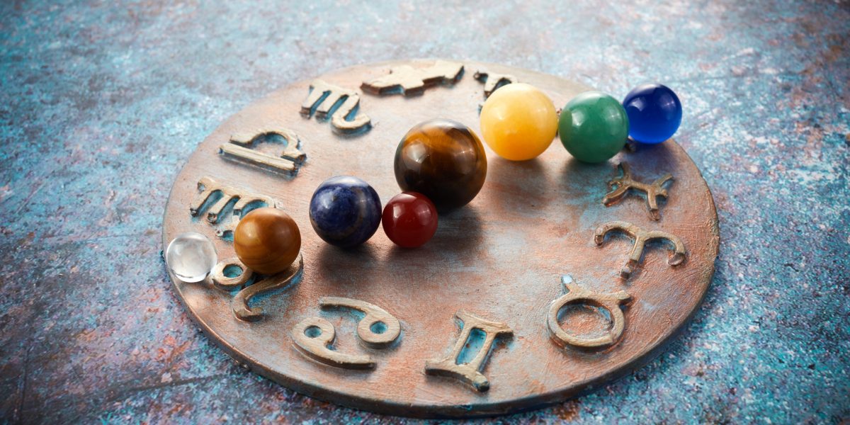 Atenție la portofel: Zodia care dă bani pe… ochi frumoși!