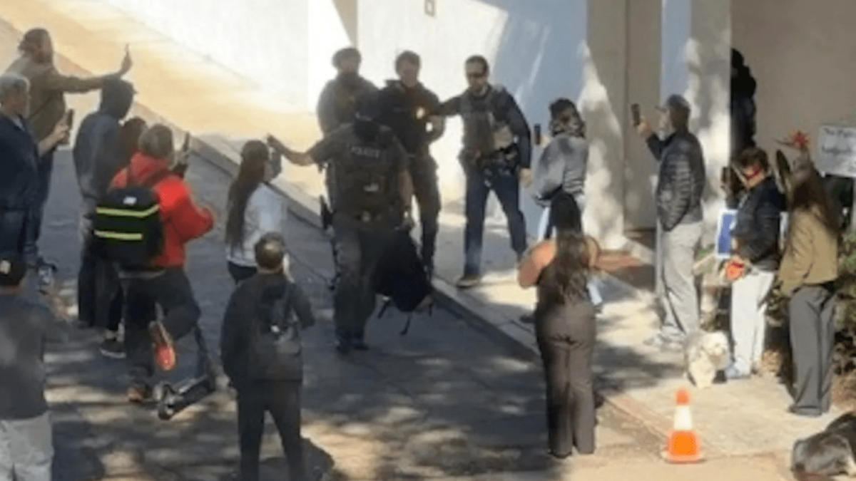 Guvernul apără comunitățile de ICE: Democrația și controlul local, sub lupa