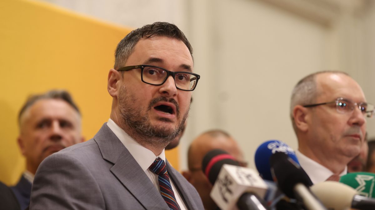 AUR vs. Tănasă: Scandal monstru la o întâlnire, zeci de injurii și acuzații