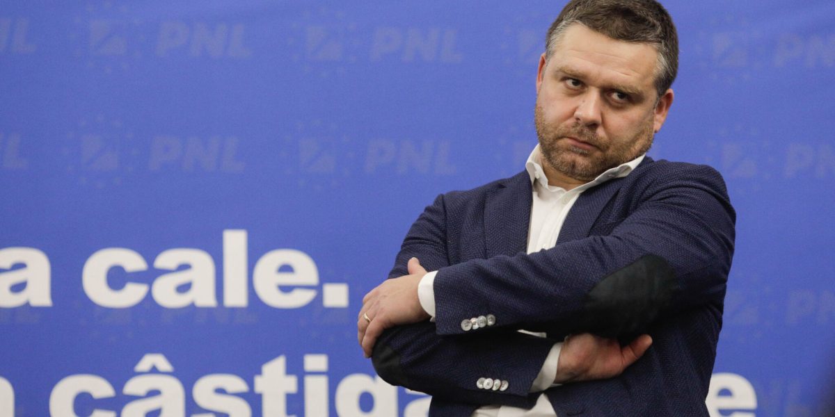 Ciprian Ciucu, primarul General al Capitalei, a blocat accesul jurnaliștilor pe grupul de WhatsApp destinat comunicării cu reprezentanții Biroului de presă al Primăriei, după ce aceștia l-au criticat pentru modul în care s-au gestionat dezbaterile publice legate de eliminarea parcării gratuite