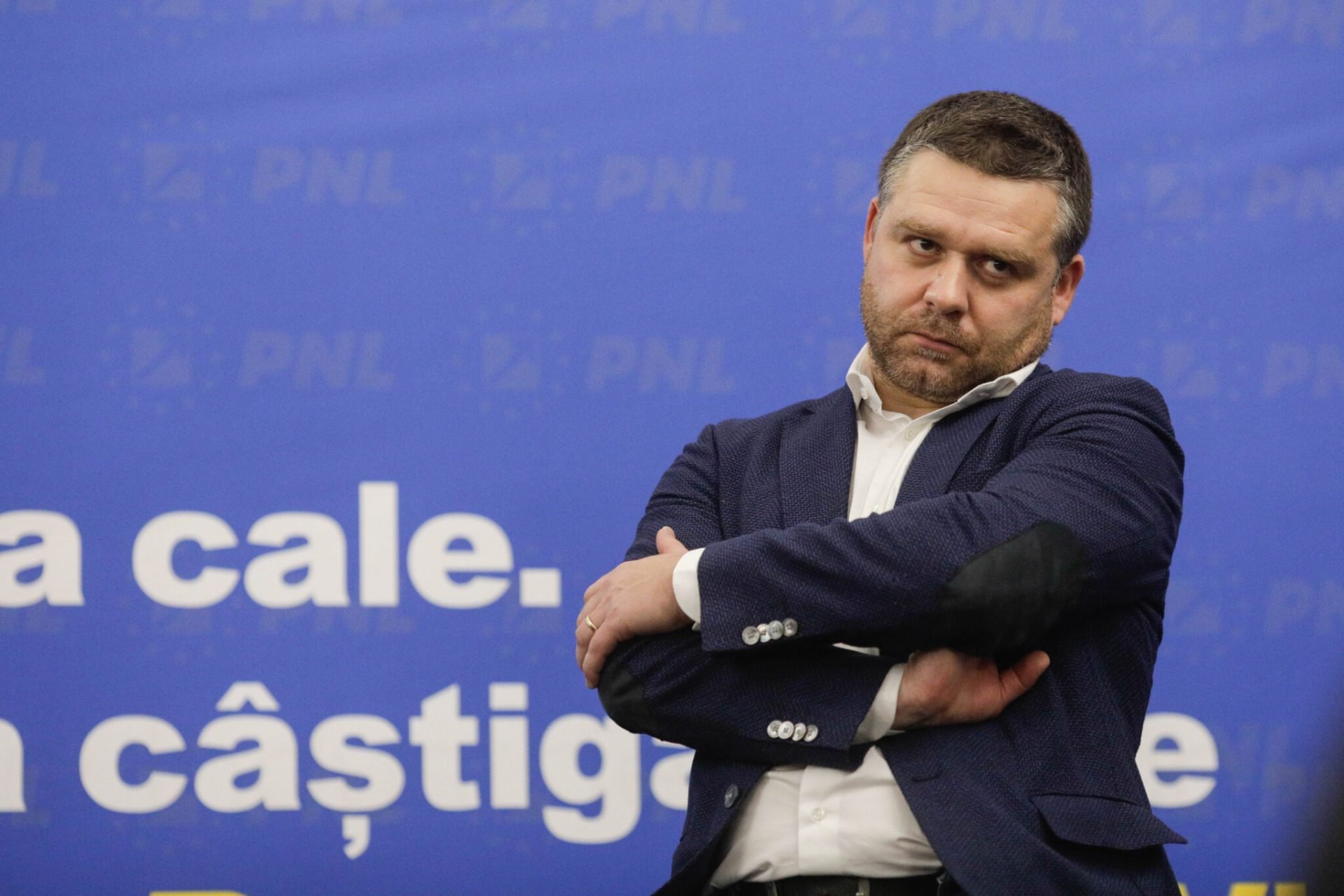 Ciprian Ciucu, primarul General al Capitalei, a blocat accesul jurnaliștilor pe grupul de WhatsApp destinat comunicării cu reprezentanții Biroului de presă al Primăriei, după ce aceștia l-au criticat pentru modul în care s-au gestionat dezbaterile publice legate de eliminarea parcării gratuite
